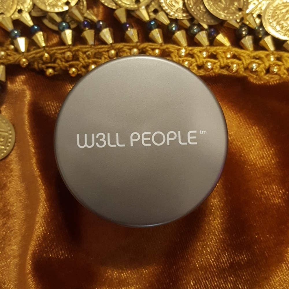 Well People Bio Brightening Invisible Powder
